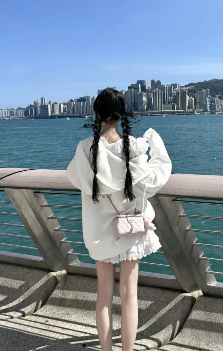 江西省地理位置得天独厚，名山大川江西占一半。三清山，龙虎山，庐山，武功山，武夷山