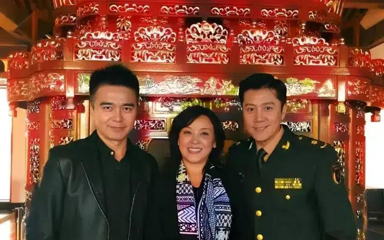 当年中戏女生的“梦中情人”，根本不是蔡国庆。她们全都盯着另一个男孩——许亚