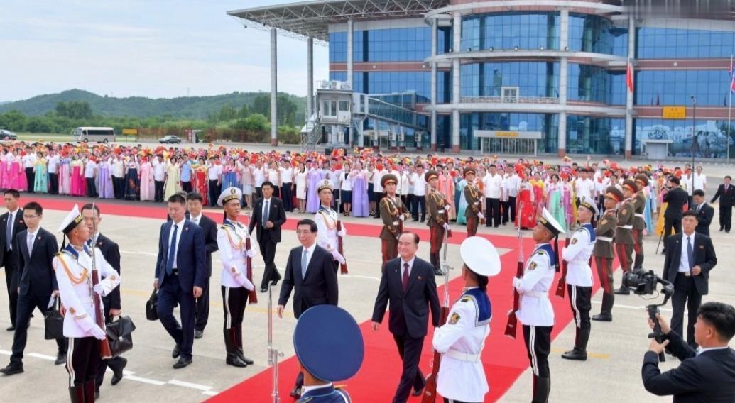 朝鲜最高规格欢送中国。当地时间7月17日，中国代表团正式结束了对朝鲜的正式友好访