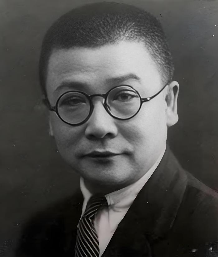 1931年4月28日黎明，李克农来到钱壮飞妻子张振华住房的窗户下，急中生智，开始