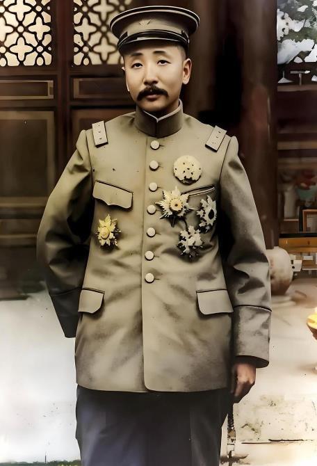 北洋时期，东南王孙传芳和东北王张作霖，哪个更厉害？咱就这么讲吧。张作霖和孙传