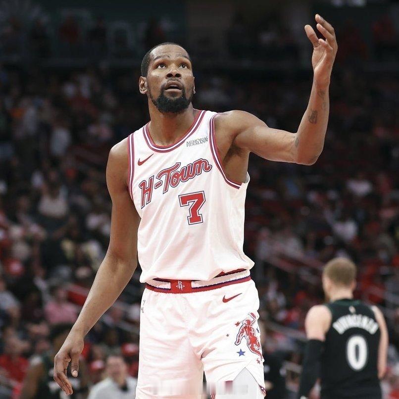 火箭记者LachardBinkely：不确定挫伤是什么时候发生的，因为杜兰特在