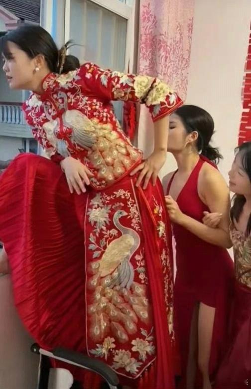 急不可耐的新娘，第一次结婚非常焦虑。[大笑]​​​