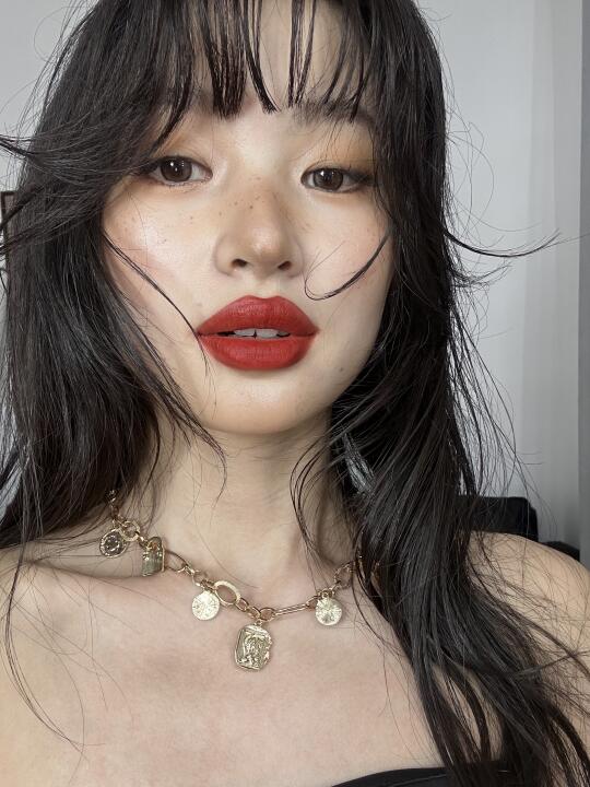红唇一下