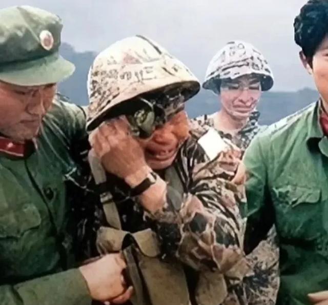 1985年12月，幸存的突击队员、接二连三的从968高地归来！1985年的那