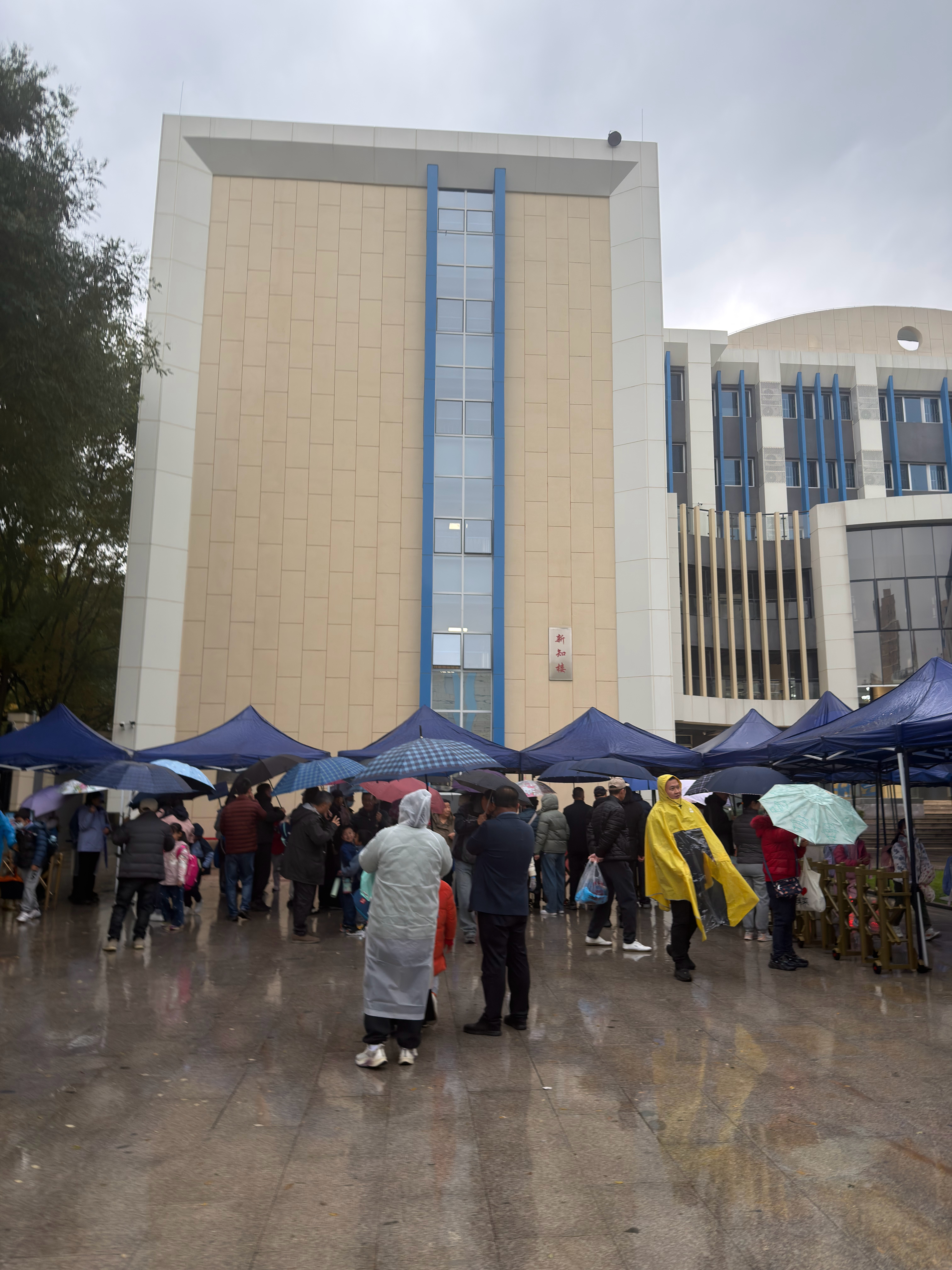 小火箭今日日记:好消息:我那出差的妈妈终于来接我放学了[抱抱]坏消息:我那不靠