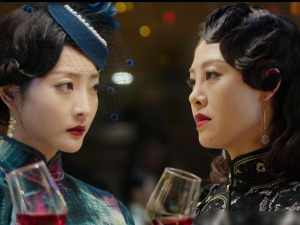 谍战剧《长河落日》:日本人对叶碧莹的身份起了疑心，觉得完全信任那个女人非常危险，