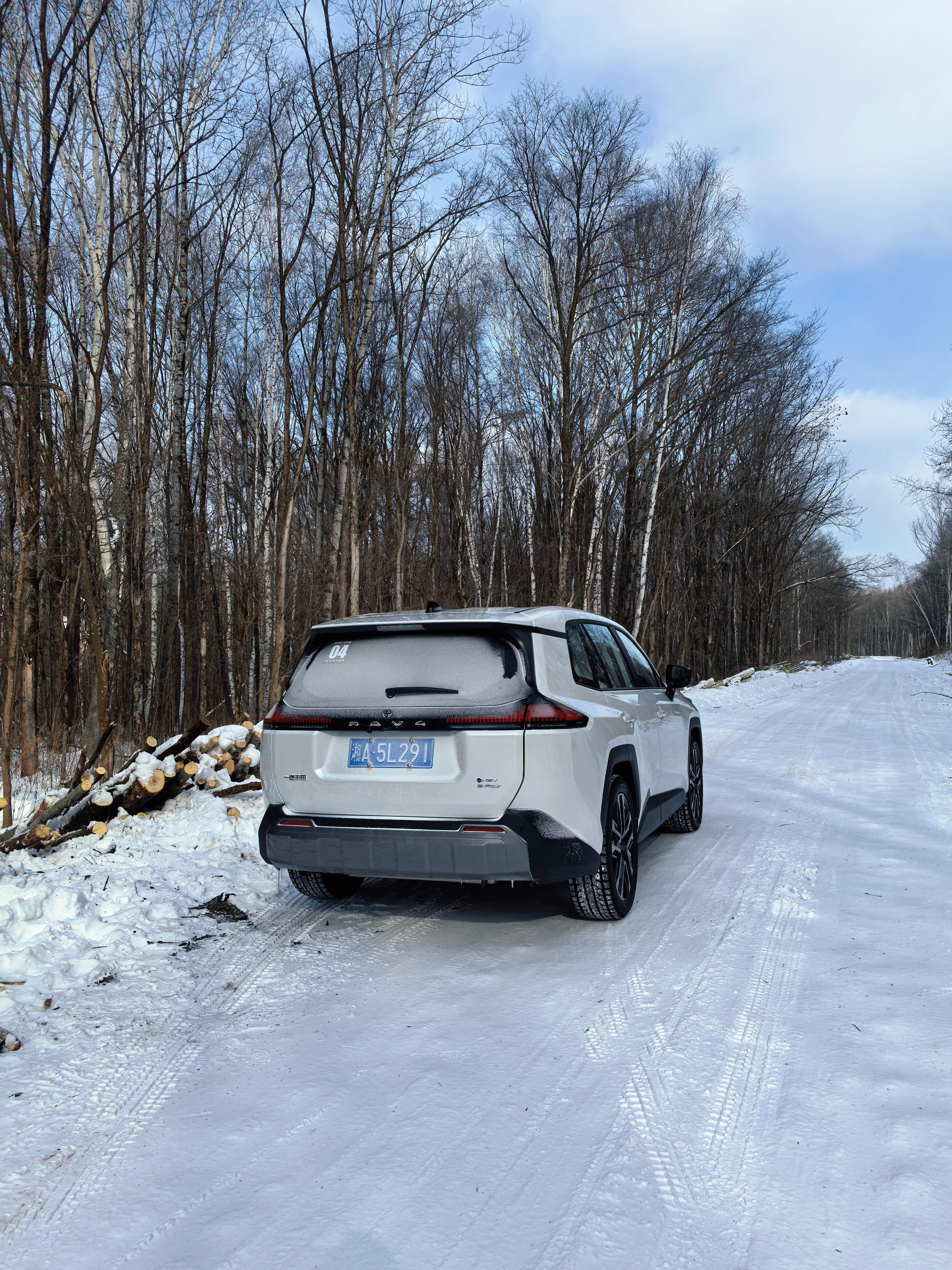 穿林海，跨雪原，一汽丰田全新RAV4荣放在长白山大森林的表现让我非常满意！操控