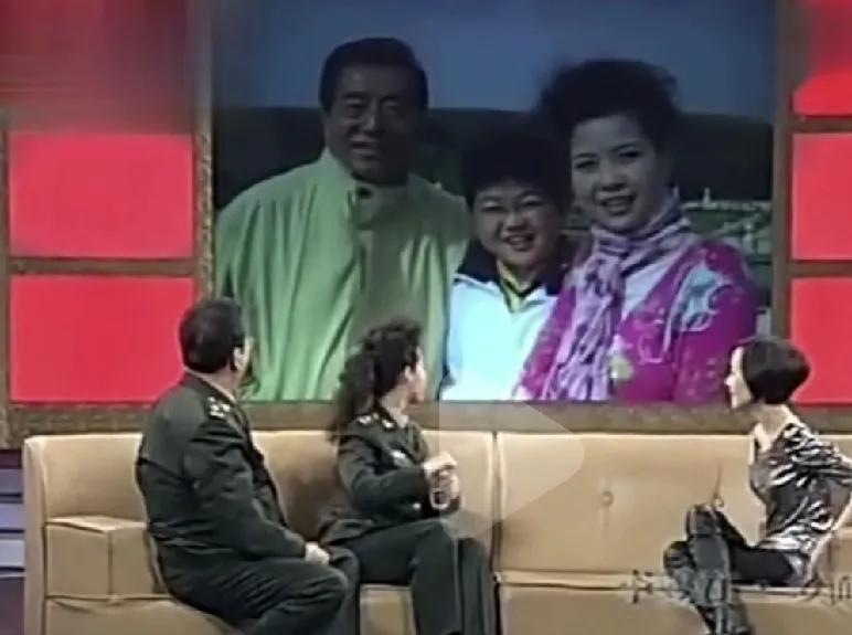 有一次，李双江和梦鸽一起参加访谈。谁知，李双江不但不给妻子面子，甚至总拆台，主持