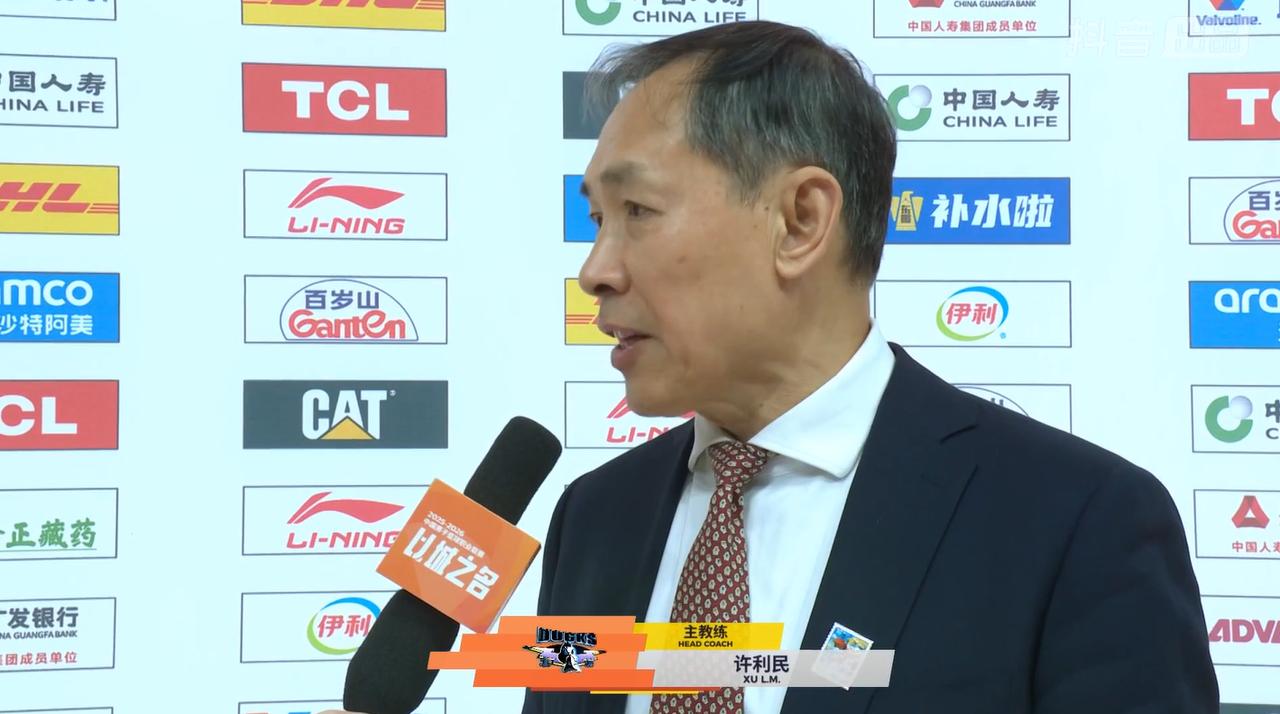 北京男篮四连胜，下面还坐一个曾凡博，许利民教练这波发言过分谦虚了！北京男篮16