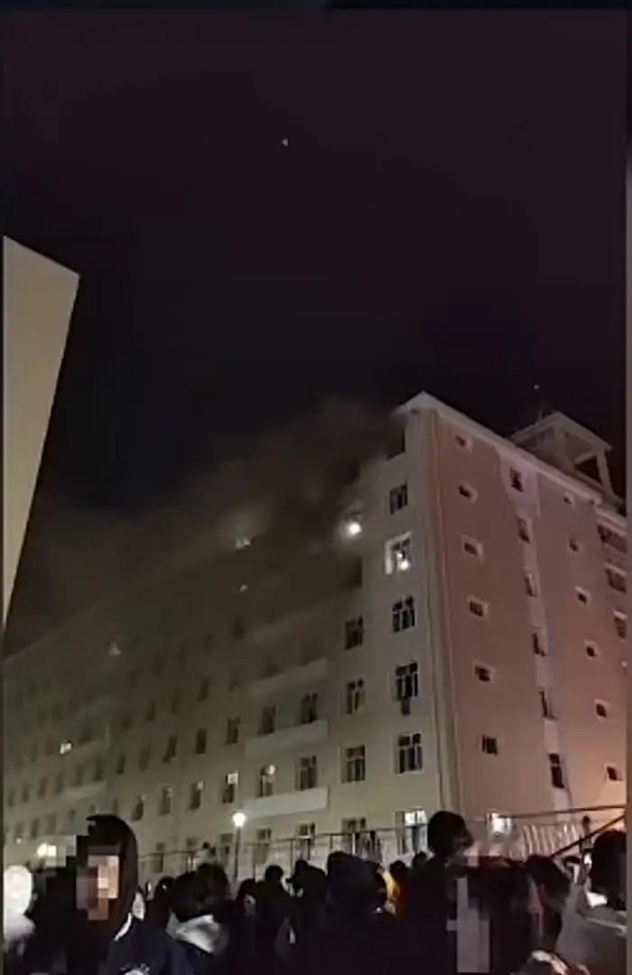黑龙江鸡西，一大四女学生所在的宿舍楼突发大火，因为消防警报没被触发，她错过了最佳