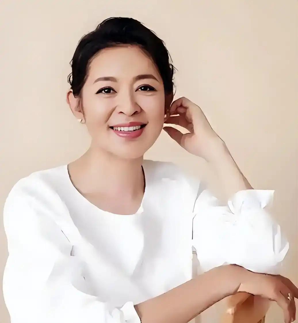 倪萍说全国也找不到让保姆吃海参的，可是我们家就做到了，这都是姥姥的原因。倪萍