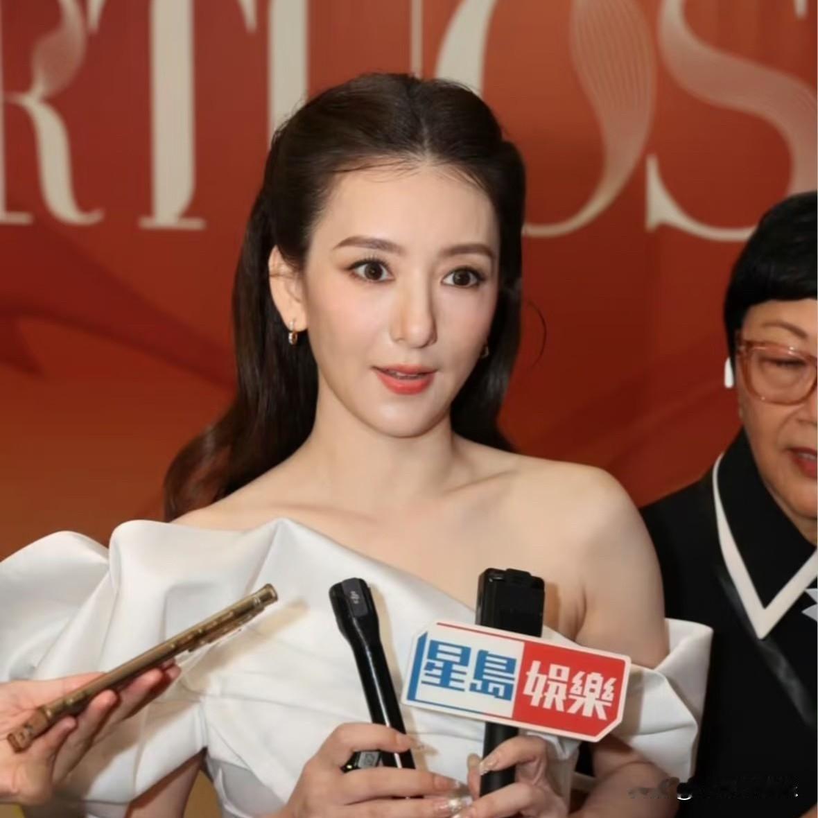 为什么方媛撑不起大场面？很简单的缘故，不是她不够漂亮，也不是手里资源不够