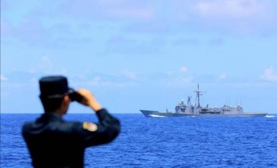 美国现在暂停对台军售，不是良心发现，是怂了。他们赌中国不敢登船检查运往台岛的军火