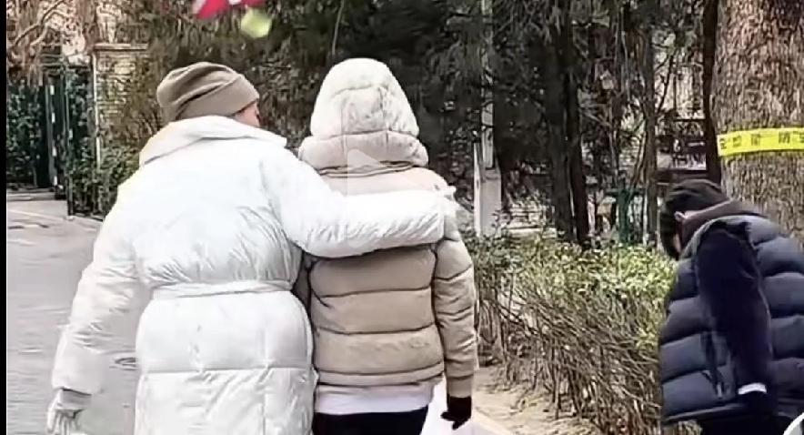 小玥儿和小霖霖放寒假来北京看奶奶了。奶奶兴奋的早提前做好了迎接孩子的准备。这