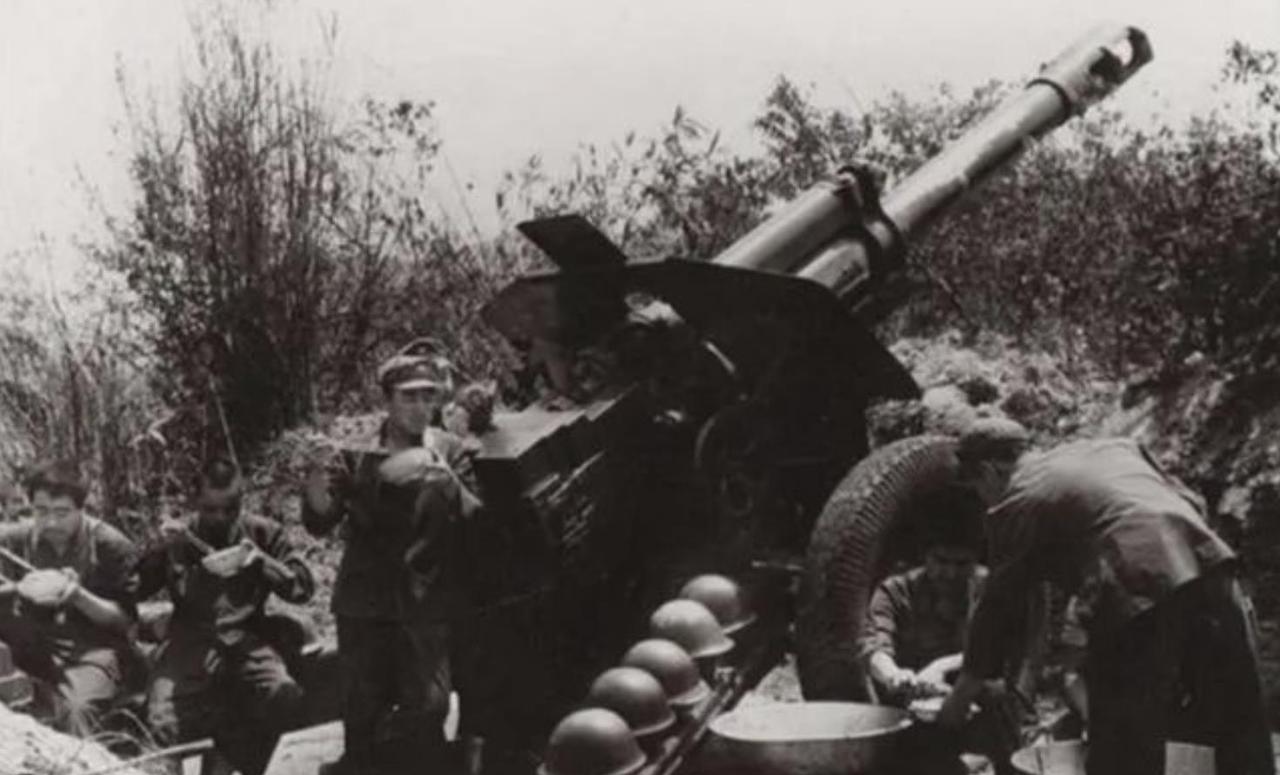 1980年，一个严寒的冬日，第66军炮兵团驻地门口来了一个包裹严实的男人。值守的