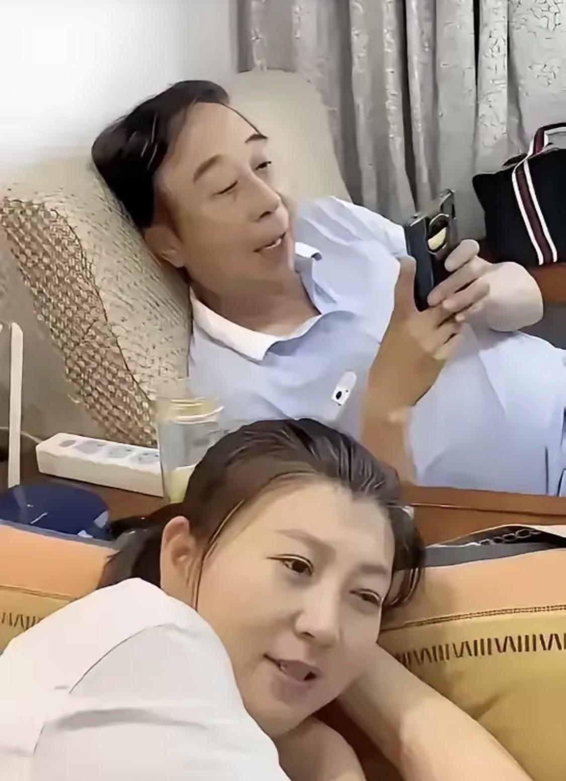 看看现在的曲协主席每天都干点啥！近日，关于曲协主席日常生活的传闻甚嚣尘上