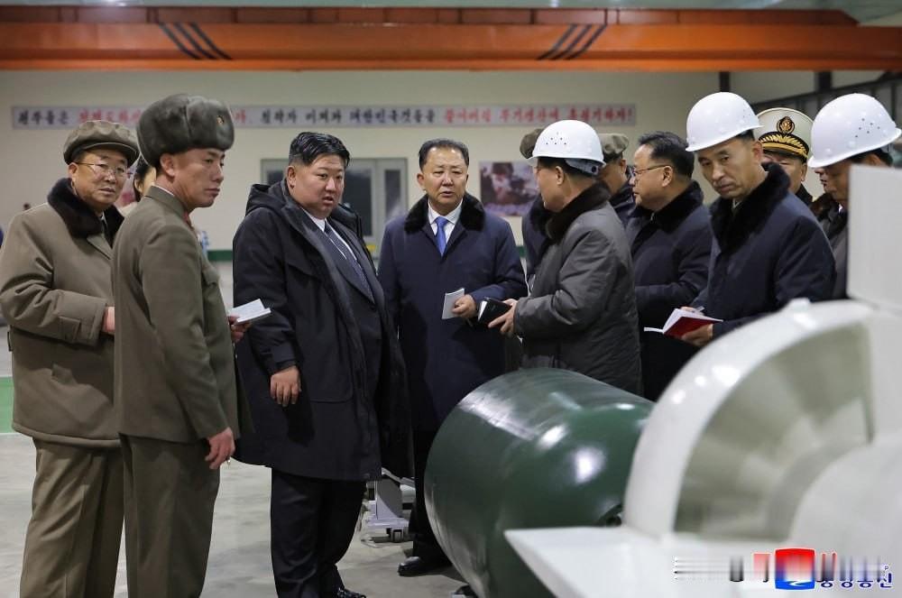 🇰🇵金正恩视察了新型隐蔽水下武器的研发计划。这位朝鲜领导人参观了一艘87