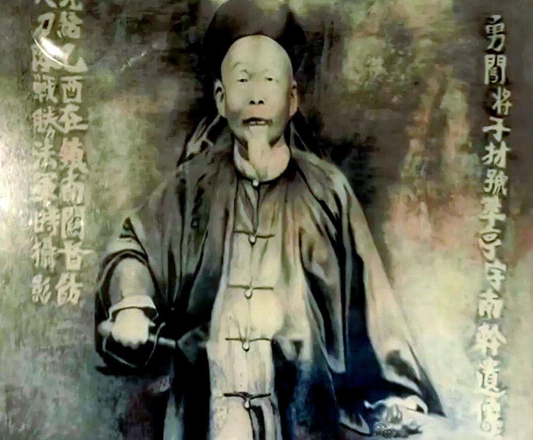 33岁：聚众反清34岁：投降清军43岁：升任总兵47岁：升任提督68岁：