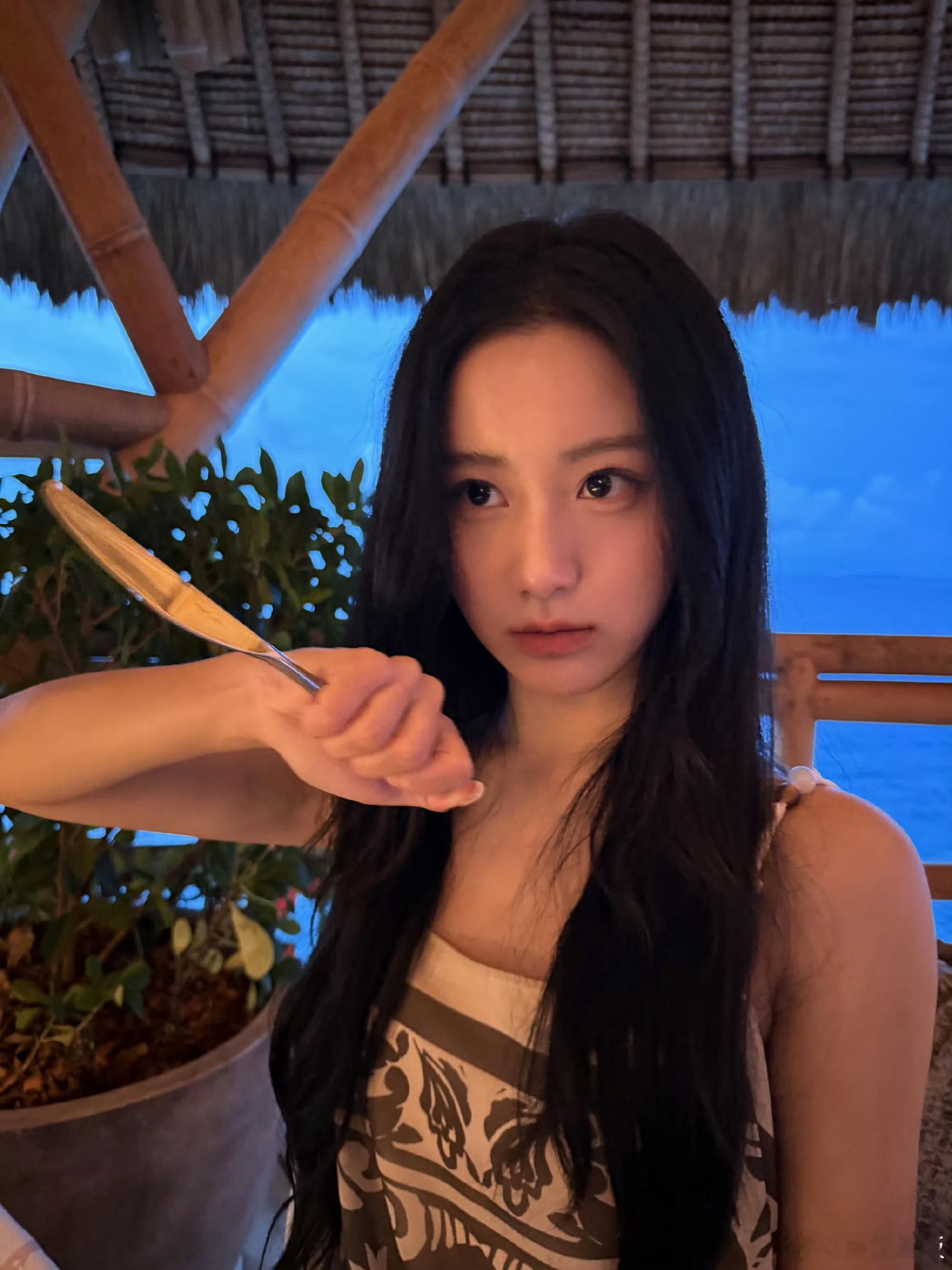 包上恩海边度假九宫格包上恩的美貌放哪里都很权威包包你到底要啥排版...你的美貌