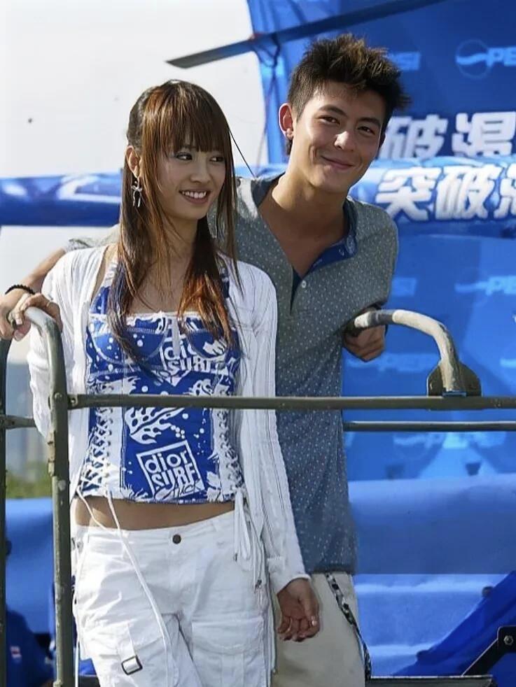 陈冠希年轻的时候还真的是妥妥的美男子，精致的五官，标准的帅哥脸，独特的脸型配上他