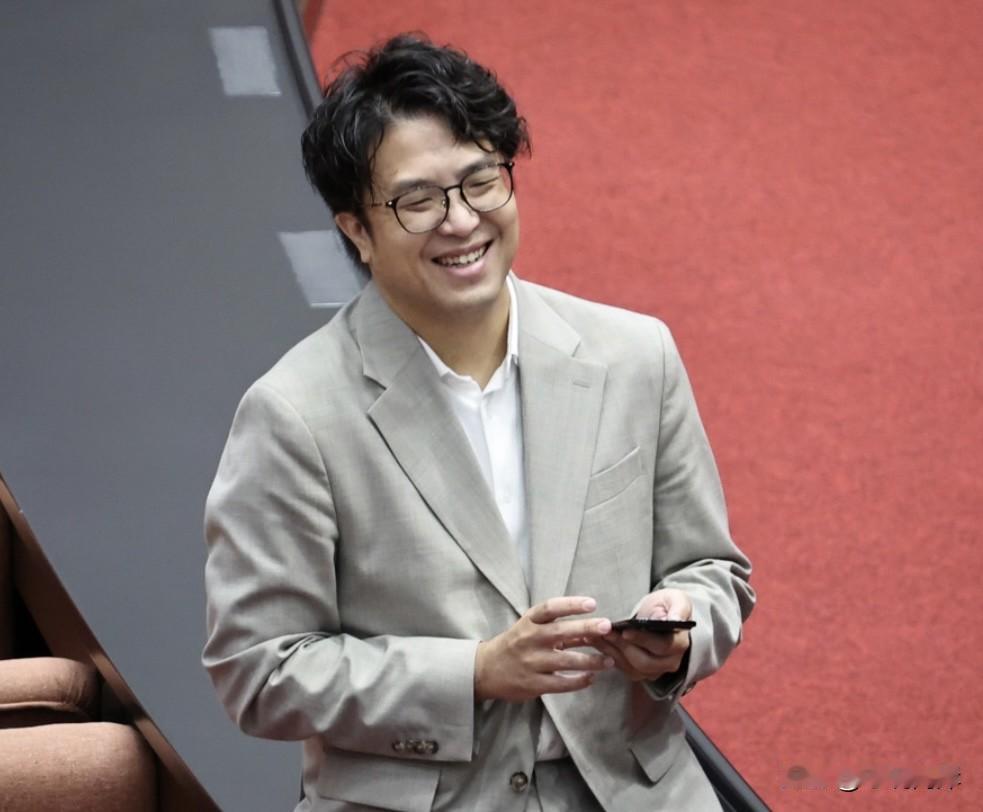 台北市长年底选举的最新民调数据出来了，蒋万安继续领先。国民党蒋万安为55.2%，