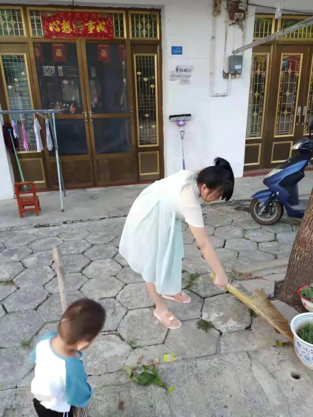 人民日报：从小做家务的孩子将来更有出息，更有责任担当！现在多少家庭把孩子宠上天，