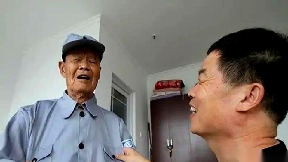 山东有个大哥，叫高其煊，他有个毛病，咳嗽，一咳就是十年。十年里，他总跟媳妇说，