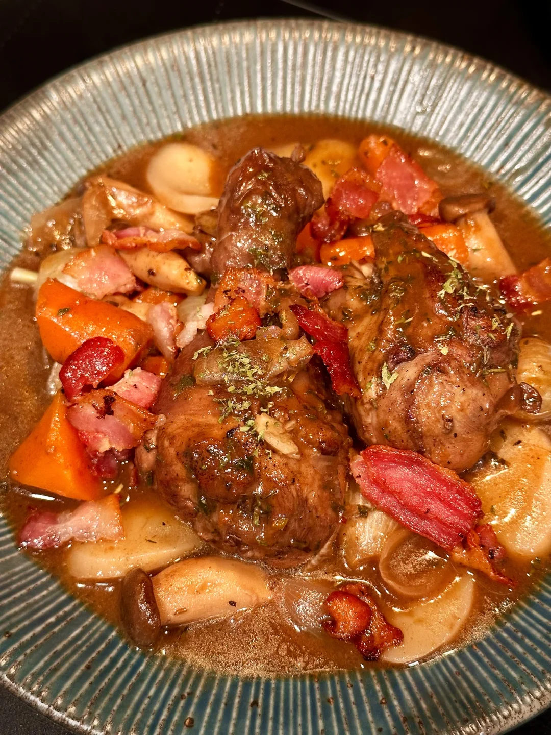 中法fusion版红酒炖鸡🍗年糕浸汤汁好好味🍷