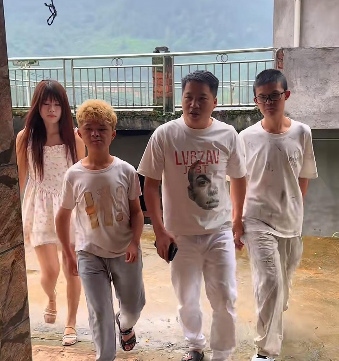 “小马云”范小勤月工资高达一万块，这不是妥妥的让人羡慕嫉妒恨吗？关键是，他不用操