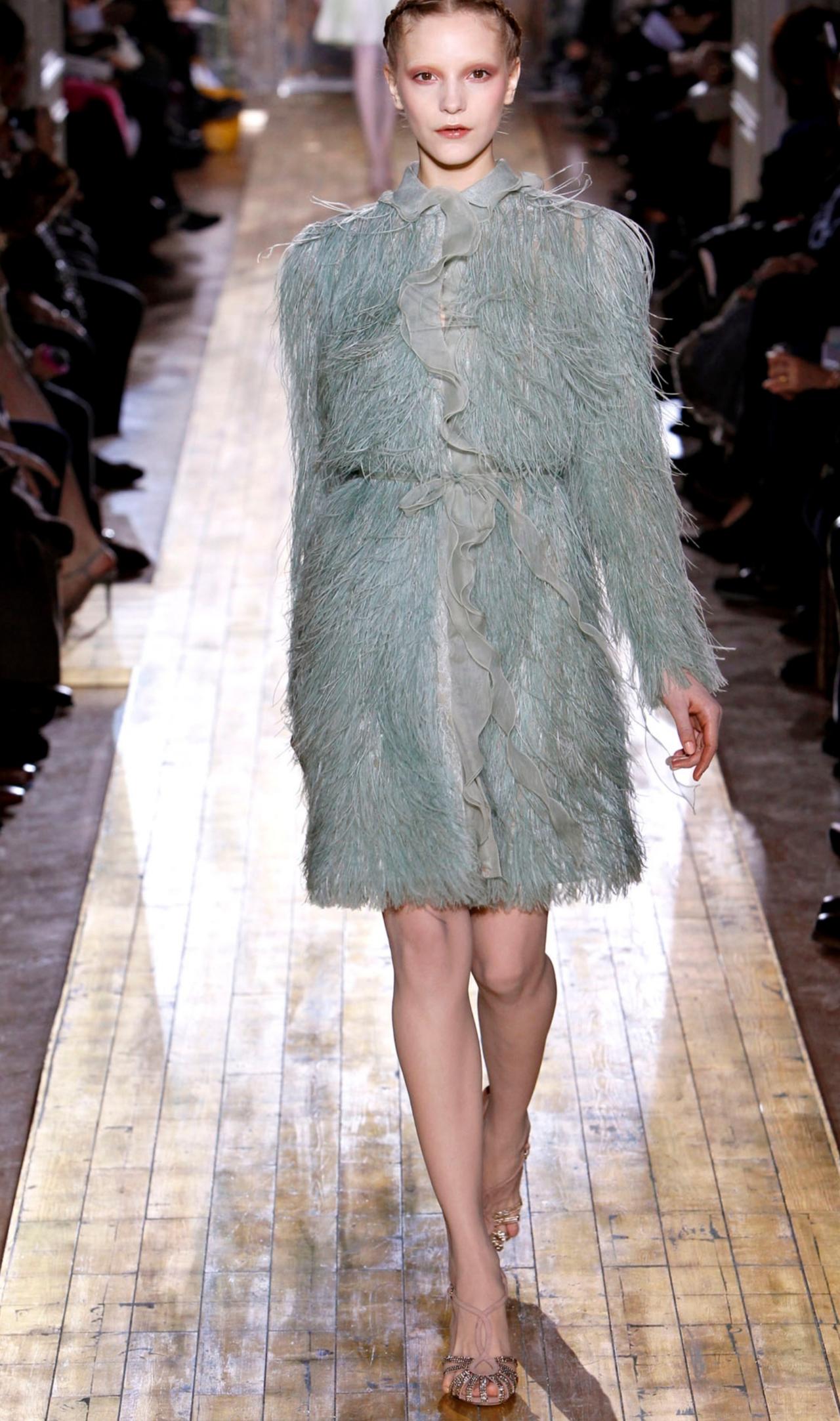 秀场回顾|Valentino2011春夏高定系列清风裹挟着浪漫奔赴秀场，这