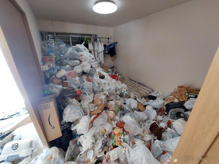 5年垃圾堆满房间！日本男子刚毕业嫌清理费贵要求打折，清洁公司晒照：根本无处落脚海