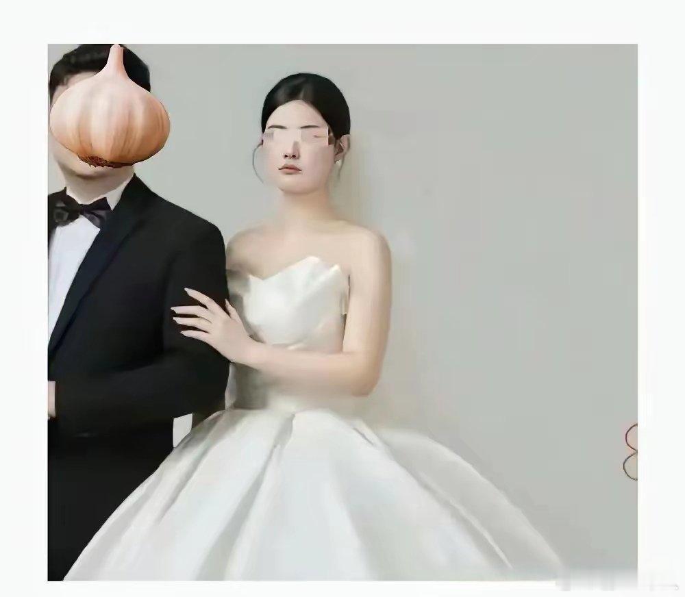 殡仪馆证实女教师新婚当天坠楼身亡，这是一个悲剧，非常可惜。但是我看互联网一边倒在