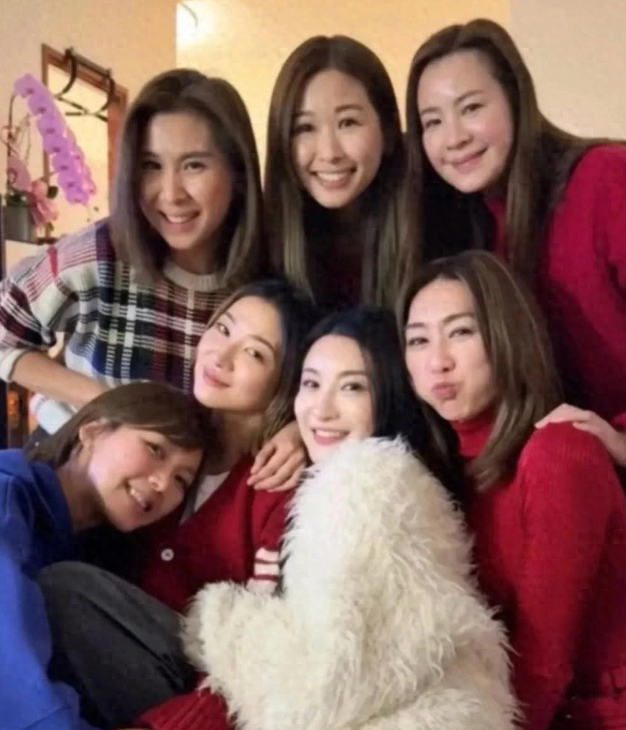 林夏薇组局，刘恺威露面状态不佳，林峯夫妇同场