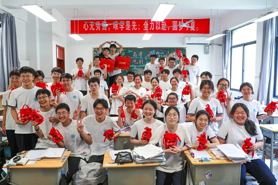 2026年高考报名人数, 比去年少了45万人! 人数连续两年下降, 释放什么信号?
