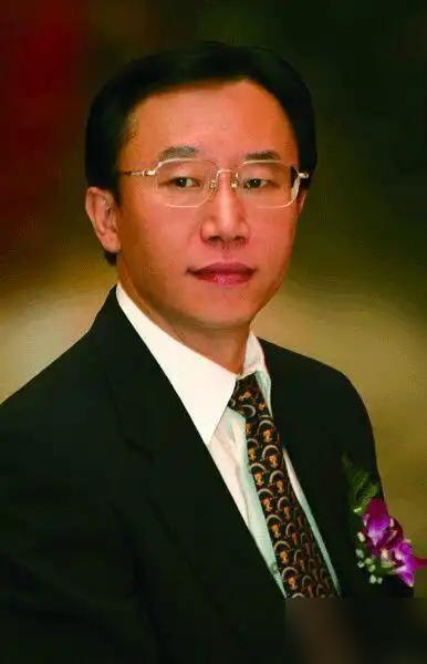 北京国企圈子，这次是真的地震了。贺江川，这个名字在首都商业版图里意味着什么？