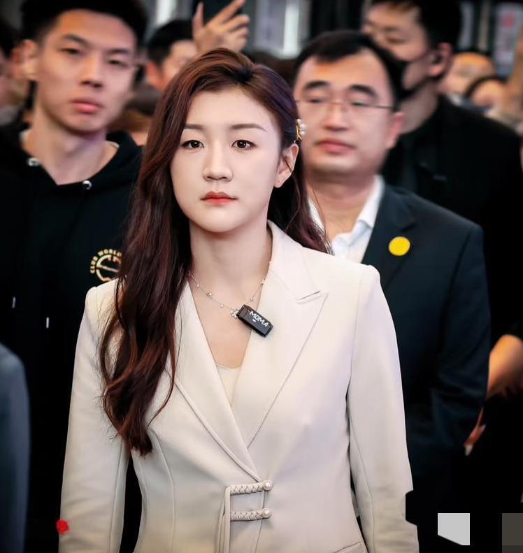 我问闺蜜陈梦那么成功，为什么很少有企业找她代言？闺蜜说，这你就太不了解里面的