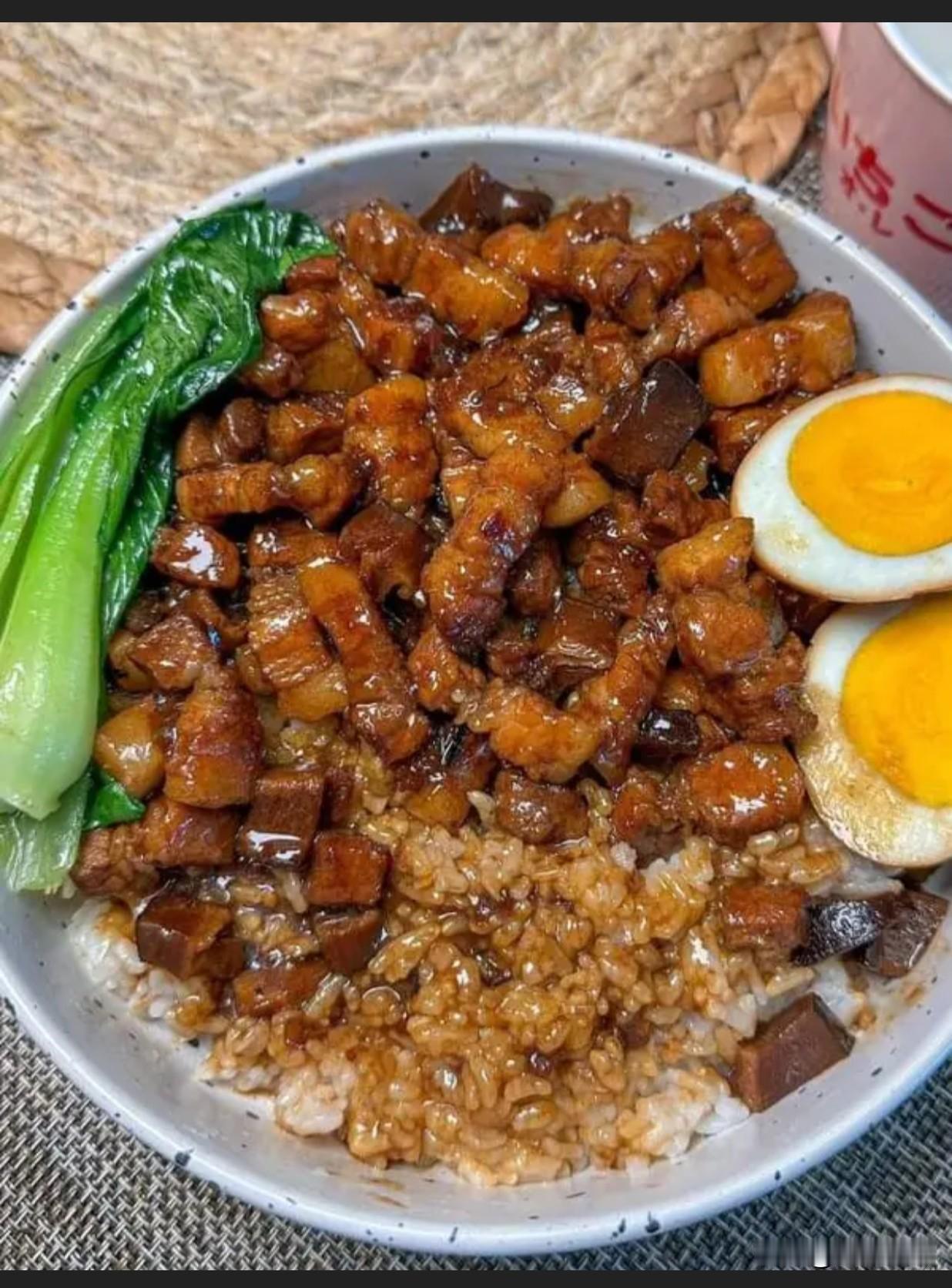 为什么你做的香菇卤肉饭总是不够香、肉又柴又腻？外面花18块买一碗，肉没几块，