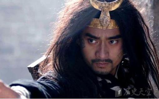 李逵关胜先后中箭，武松苦战栾廷玉，林冲鲁智深为何都不肯出手？ 梁山这场仗打到