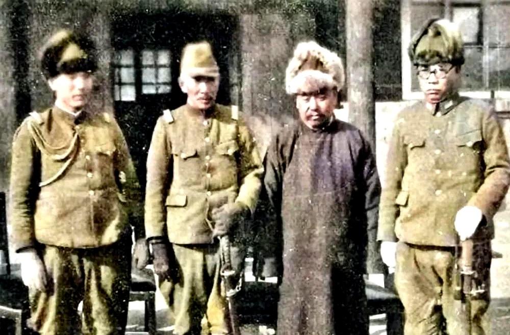 1942年，地主杨大山为了讨日军欢心，在家里盛情款待。然而，酒足饭饱后的日军竟指