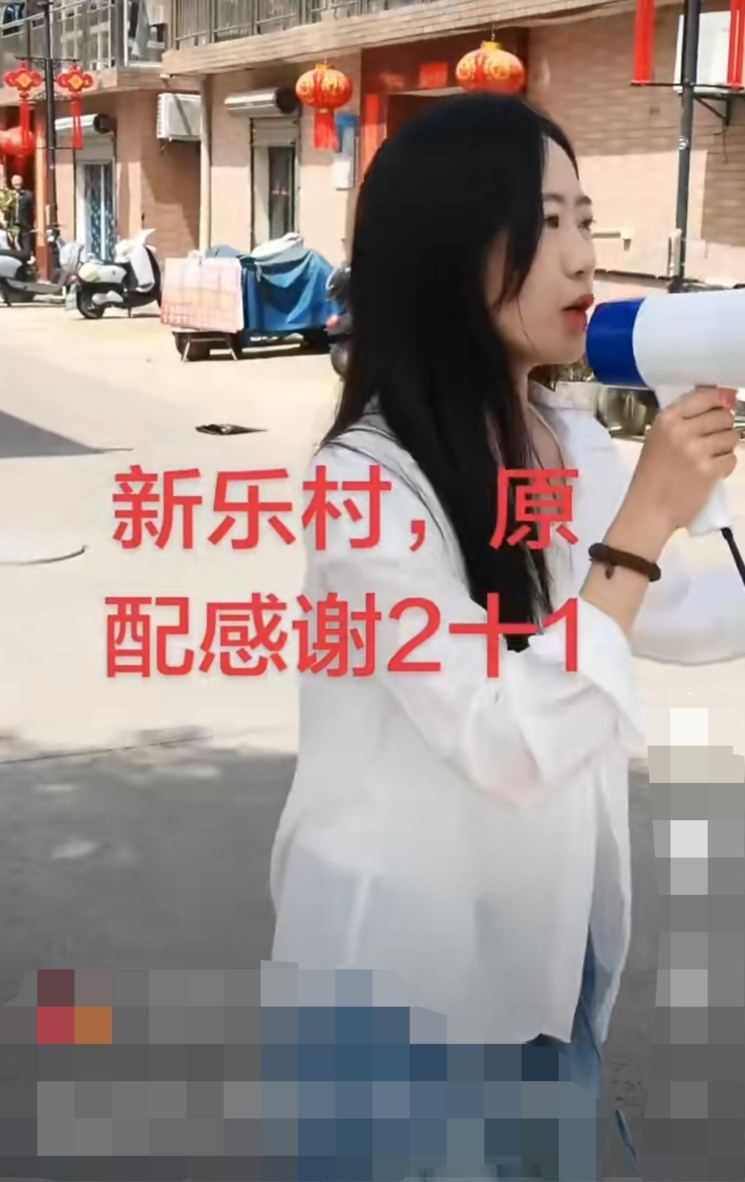 4月19日，江苏昆山。一年轻女子和自己的母亲，不远千里从外地驱车来到此地，公开喊