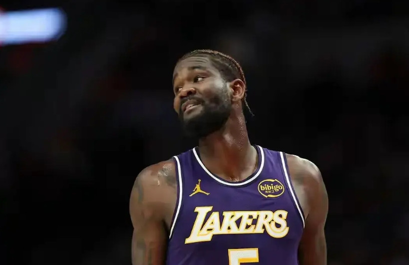 湖人坏消息。顿宝左肘酸痛，将缺席明天对爵士的比赛。没有他，爵士未必好打。本赛季