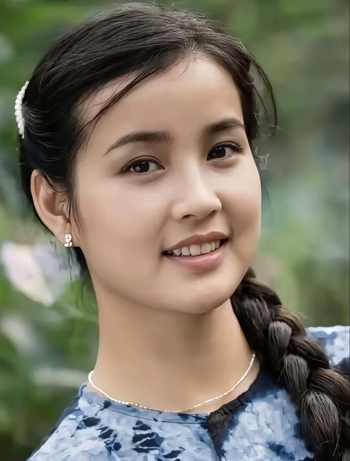拍《小花》的时候为什么没让刘晓庆演主角小花？当年陈冲才18岁，满脸都是未经世事