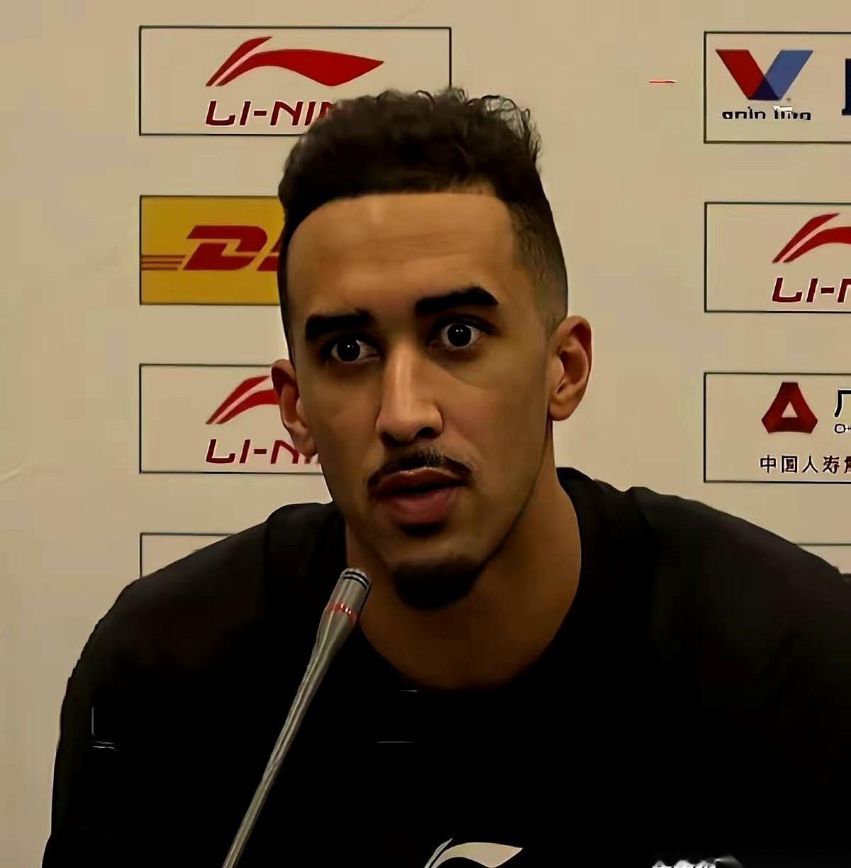 “我想在这里打到退役。”讲真，这话从一个外援嘴里说出来，我第一反应是愣了一下。