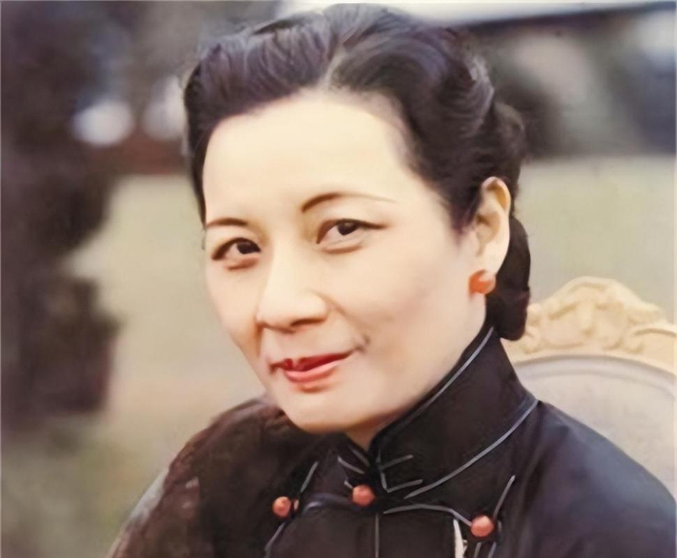 百岁宋美龄的愤怒：必须让蒋氏父子回家！1996年，纽约曼哈顿的一间公寓里，电