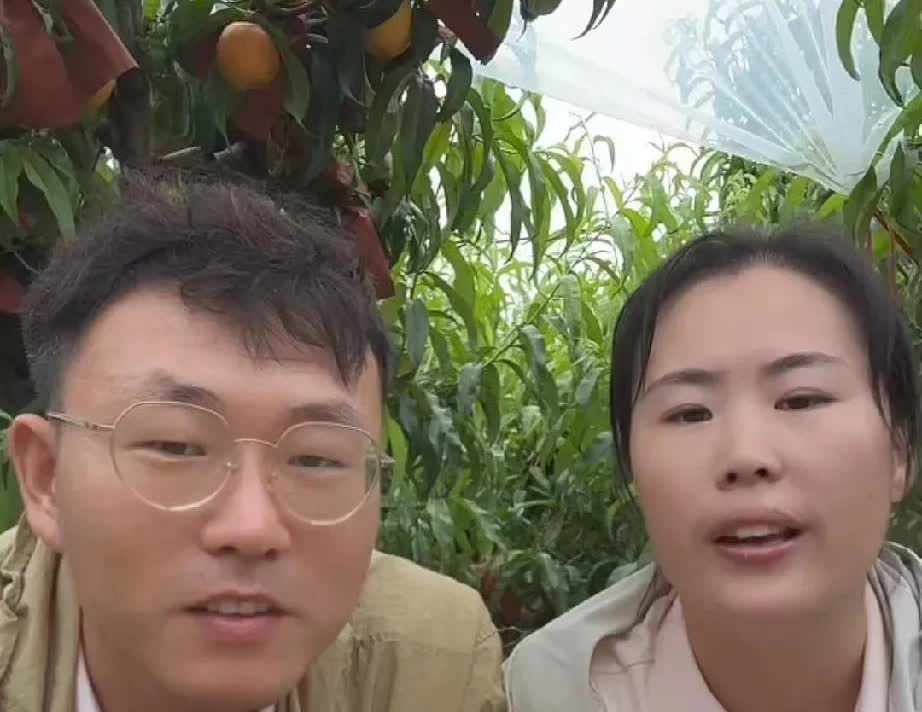 小红老公云飞说：先不着急要孩子，先挣钱养活一家人[赞]直播间好多人说：赶紧生