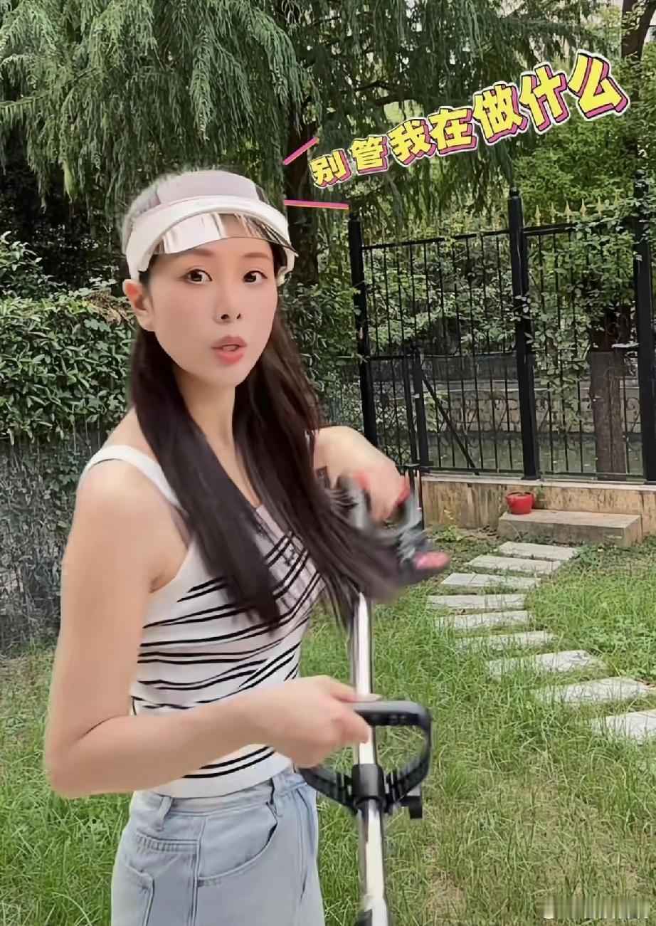 现在全网最尴尬的应该是葛晓倩吧。她到处说张雨绮没晒过孩子出生证明，还骂营销号吹牛