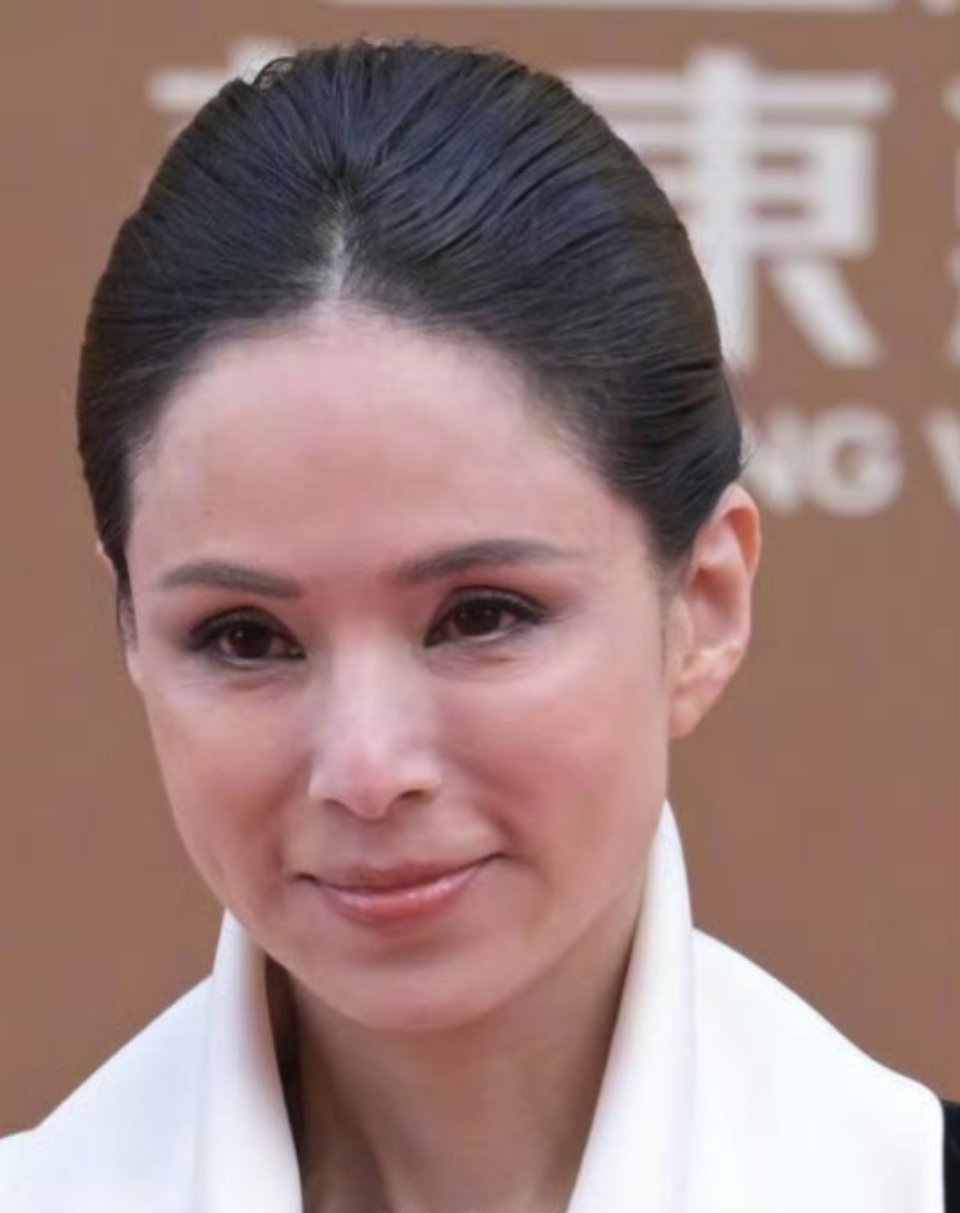 49岁的蒋勤勤，58岁的李若彤，65岁的惠红英，71岁的赵雅芝，优雅的自然老去