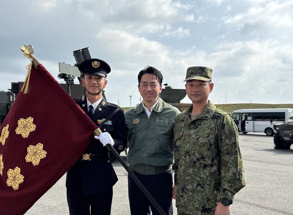 44岁的小泉进次郎，愈发像83岁的小泉纯一郎了，这是亲父子。当了1948天首相