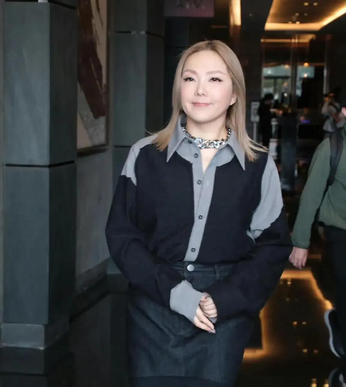 《歌手2025》突围赛会有几个名额？突围赛的歌手有三类，一类是首发被淘汰的B